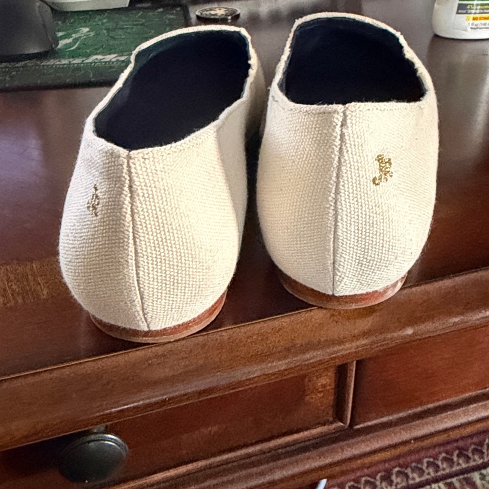 Jack Rogers White Slip-On Flats with Gold Embroidered Tassel Motif Size 10 - Picture 5 of 5